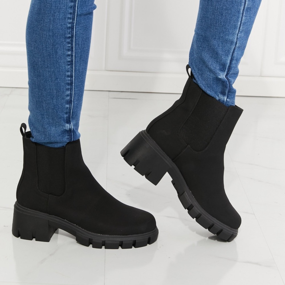 ♥️Chelsea Boots | MMShoes lug sole Chelsea boots in black